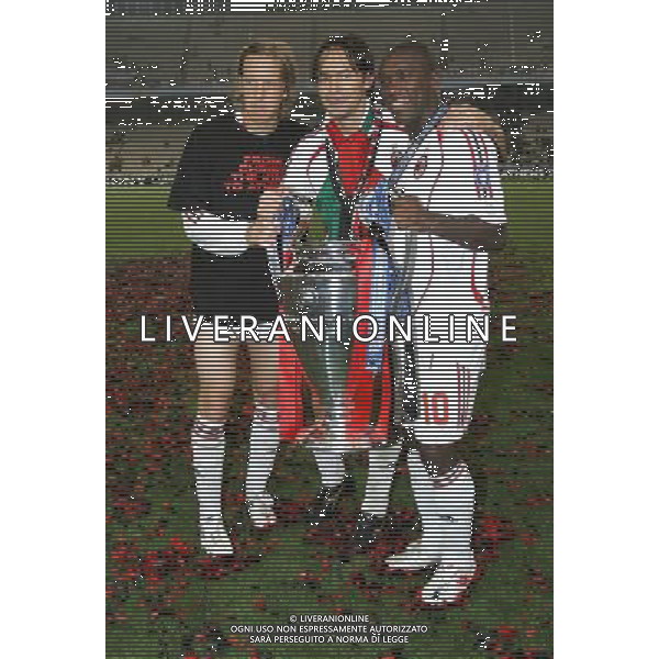 Milan - Liverpool finale Champions League Stadio Olimpico di Atene 23/05/2007 Festeggiamenti per la vittoria del Milan campione nella foto massimo ambrosini, filippo inzaghi e clarence seedorf con la coppa ph luzzani/Ag. Aldo Liverani