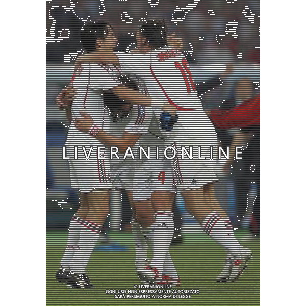 ATENE 23/05/2007 MILAN LIVERPOOL FINALE DI CHAMPIONS LEAGUE NELLA FOTO ABBRACCI MILAN FOTO LUZZANI MARCO
