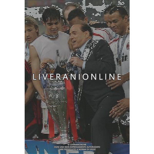 ATENE 23/05/2007 MILAN LIVERPOOL FINALE DI CHAMPIONS LEAGUE NELLA FOTO SILVIO BERLUSCONI CON LA COPPA DEI CAMPIONI FOTO LUZZANI MARCO