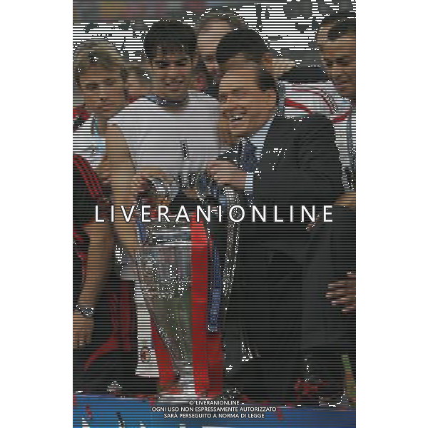 ATENE 23/05/2007 MILAN LIVERPOOL FINALE DI CHAMPIONS LEAGUE NELLA FOTO SILVIO BERLUSCONI CON LA COPPA DEI CAMPIONI FOTO LUZZANI MARCO