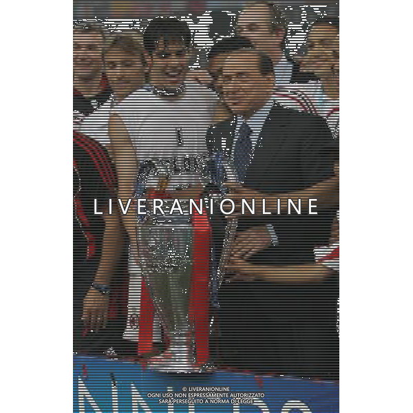 ATENE 23/05/2007 MILAN LIVERPOOL FINALE DI CHAMPIONS LEAGUE NELLA FOTO SILVIO BERLUSCONI CON LA COPPA DEI CAMPIONI FOTO LUZZANI MARCO