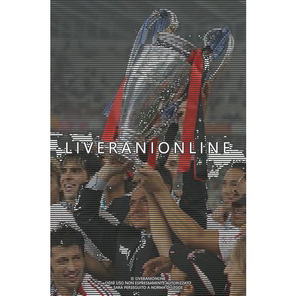 ATENE 23/05/2007 MILAN LIVERPOOL FINALE DI CHAMPIONS LEAGUE NELLA FOTO SILVIO BERLUSCONI CON LA COPPA DEI CAMPIONI FOTO LUZZANI MARCO