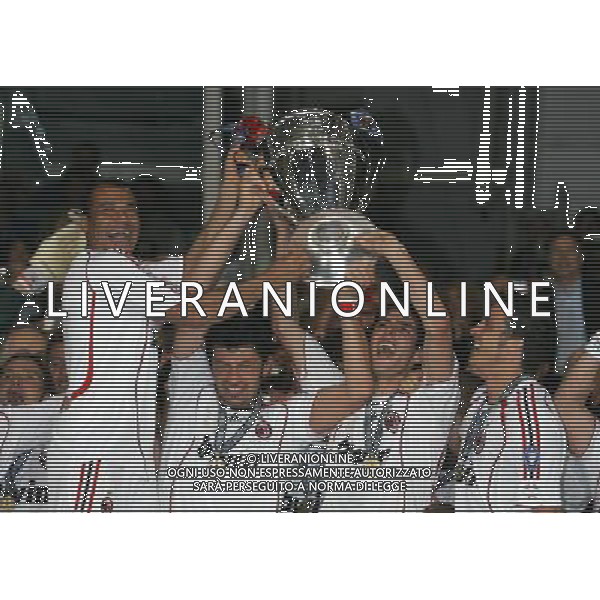 ATENE 23/05/2007 MILAN LIVERPOOL FINALE DI CHAMPIONS LEAGUE NELLA FOTO CAFU-KALADZE KAKA-ODDO CON LA COPPA DEI CAMPIONI FOTO LUZZANI MARCO