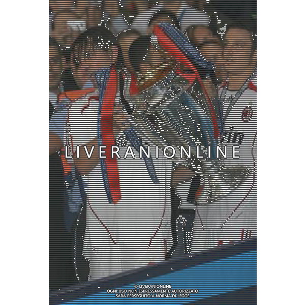 ATENE 23/05/2007 MILAN LIVERPOOL FINALE DI CHAMPIONS LEAGUE NELLA FOTO PAOLO MALDINI CON LA COPPA CAMPIONI FOTO LUZZANI MARCO