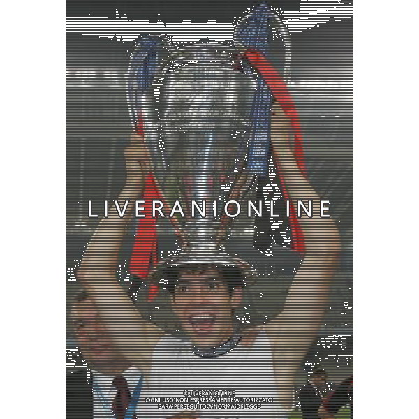 ATENE 23/05/2007 MILAN LIVERPOOL FINALE DI CHAMPIONS LEAGUE NELLA FOTO KAKA CON LA COPPA CAMPIONI FOTO LUZZANI MARCO