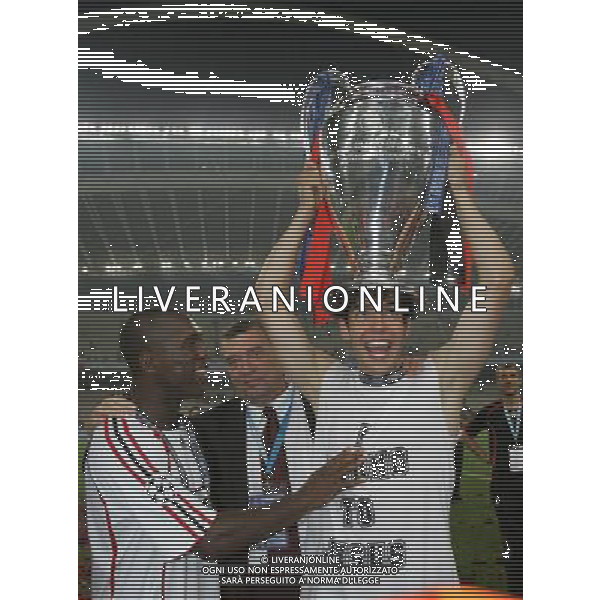 ATENE 23/05/2007 MILAN LIVERPOOL FINALE DI CHAMPIONS LEAGUE NELLA FOTO KAKA-SEEDORF CON LA COPPA CAMPIONI FOTO LUZZANI MARCO