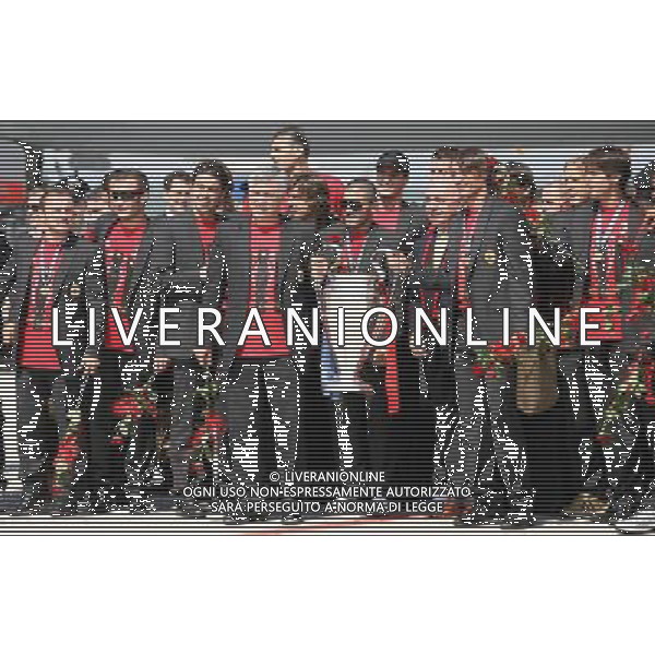 Arrivo alla Malpensa dei giocatori del Milan campione d\'Europa vincitori della Champions League vinta contro il Liverpool 24/05/2007 nella foto Carlo Ancelotti, gennaro gattuso e Palolo Maldini con la Coppa ph Andry/ag. Aldo Liverani