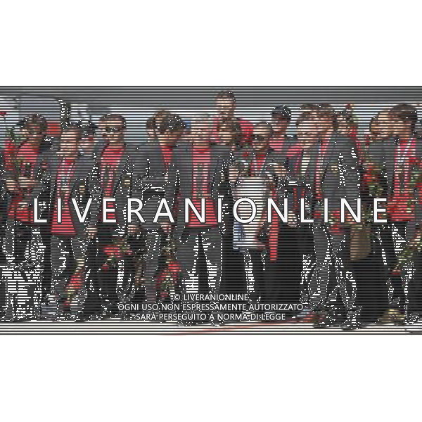 Arrivo alla Malpensa dei giocatori del Milan campione d\'Europa vincitori della Champions League vinta contro il Liverpool 24/05/2007 nella foto Carlo Ancelotti, gennaro gattuso e Palolo Maldini con la Coppa ph Andry/ag. Aldo Liverani