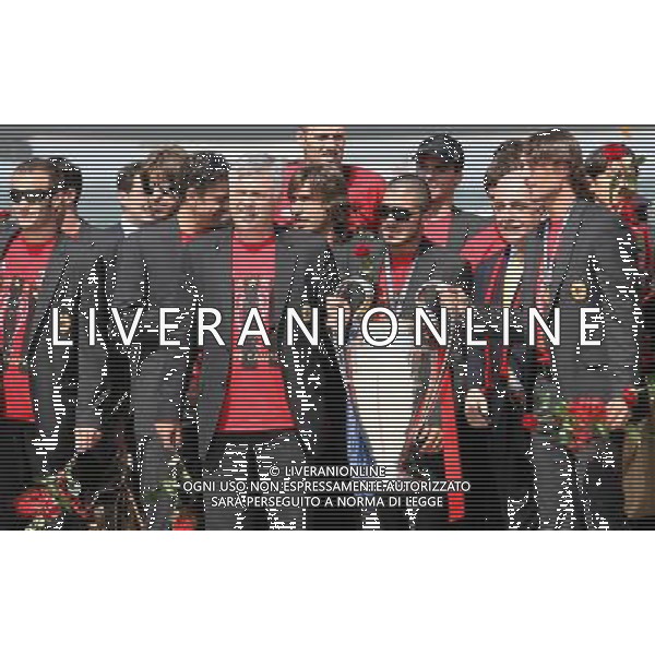 Arrivo alla Malpensa dei giocatori del Milan campione d\'Europa vincitori della Champions League vinta contro il Liverpool 24/05/2007 nella foto Carlo Ancelotti, gennaro gattuso e Palolo Maldini con la Coppa ph Andry/ag. Aldo Liverani