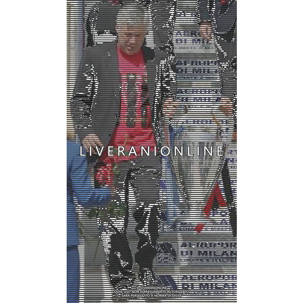 Arrivo alla Malpensa dei giocatori del Milan campione d\'Europa vincitori della Champions League vinta contro il Liverpool 24/05/2007 nella foto carlo ancelotti con la coppa ph Andry/ag. Aldo Liverani