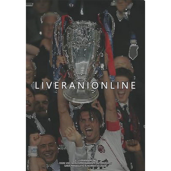 Atene 23 maggio 2007 AC Milan - Liverpool Fc finale champions league nella foto: Maldini Paolo alza la coppa dei campioni foto Andry / Ag. Aldo Liverani