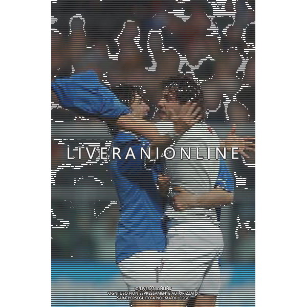 PALERMO 29/03/2003 ITALIA - FINLANDIA NELLA FOTO CHRISTIAN VIERI ABBRACCIATO DA DELVECCHIO DOPO IL GOL AGENZIA ALDO LIVERANI