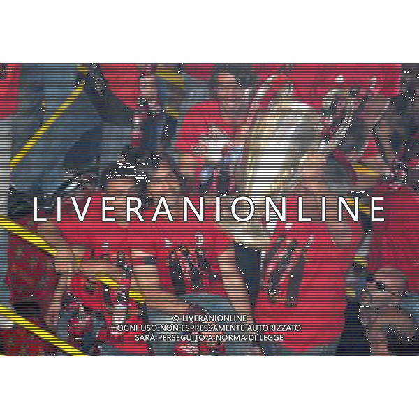 MILANO 24/5/2007 PIAZZA DUOMO FESTA DEL MILAN PER LA VITTORIA IN CHAMPIONS LEAGUE NELLA FOTO CARLO ANCELOTTI CON LA COPPA FOTO ROMANO-FRANKY/AG ALDO LIVERANI