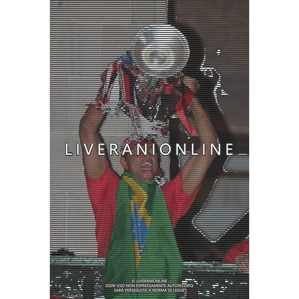 MILANO 24/5/2007 PIAZZA DUOMO FESTA DEL MILAN PER LA VITTORIA IN CHAMPIONS LEAGUE NELLA FOTO NELSON DIDA FOTO ROMANO-FRANKY/AG ALDO LIVERANI