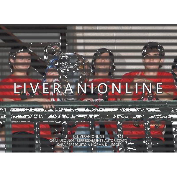 MILANO 24/5/2007 PIAZZA DUOMO FESTA DEL MILAN PER LA VITTORIA IN CHAMPIONS LEAGUE NELLA FOTO IL FRATELLO DI RONALDO, VALERIO FIORI E KAKA\' FOTO ROMANO-FRANKY/AG ALDO LIVERANI