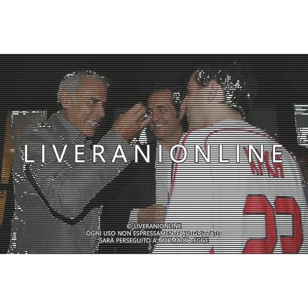 MILANO 24/5/2007 PIAZZA DUOMO FESTA DEL MILAN PER LA VITTORIA IN CHAMPIONS LEAGUE NELLA FOTO TEO TEOCOLI E GIOVANNNI TERZI FOTO ROMANO-FRANKY/AG ALDO LIVERANI