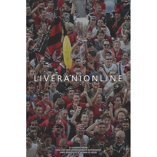 MILANO 24/5/2007 PIAZZA DUOMO FESTA DEL MILAN PER LA VITTORIA IN CHAMPIONS LEAGUE NELLA FOTO I TIFOSI IN PIAZZA DUOMO FOTO ROMANO-FRANKY/AG ALDO LIVERANI