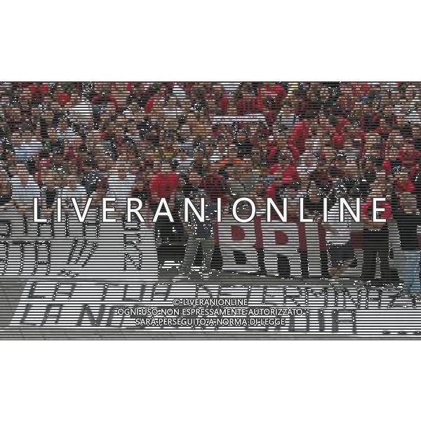 MILANO 24/5/2007 PIAZZA DUOMO FESTA DEL MILAN PER LA VITTORIA IN CHAMPIONS LEAGUE NELLA FOTO I TIFOSI IN PIAZZA DUOMO FOTO ROMANO-FRANKY/AG ALDO LIVERANI