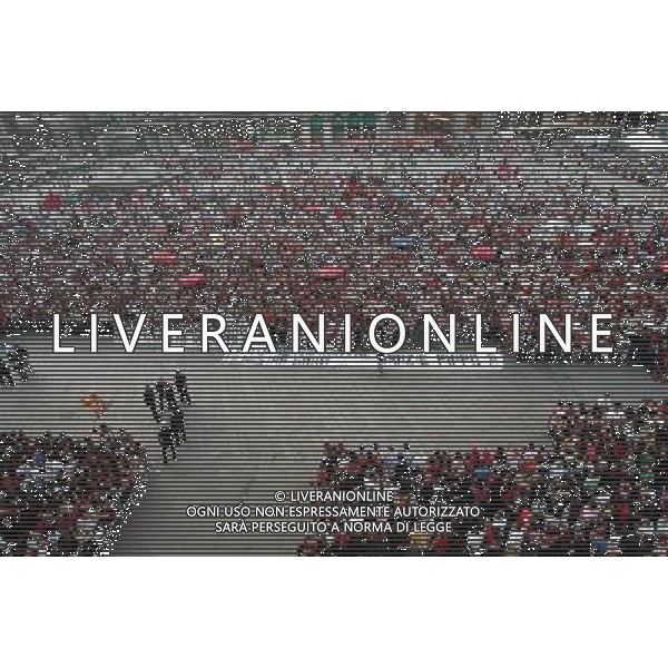 MILANO 24/5/2007 PIAZZA DUOMO FESTA DEL MILAN PER LA VITTORIA IN CHAMPIONS LEAGUE NELLA FOTO I TIFOSI IN PIAZZA DUOMO FOTO ROMANO-FRANKY/AG ALDO LIVERANI