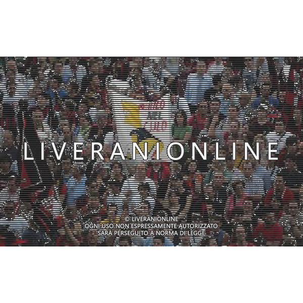 MILANO 24/5/2007 PIAZZA DUOMO FESTA DEL MILAN PER LA VITTORIA IN CHAMPIONS LEAGUE NELLA FOTO I TIFOSI IN PIAZZA DUOMO FOTO ROMANO-FRANKY/AG ALDO LIVERANI