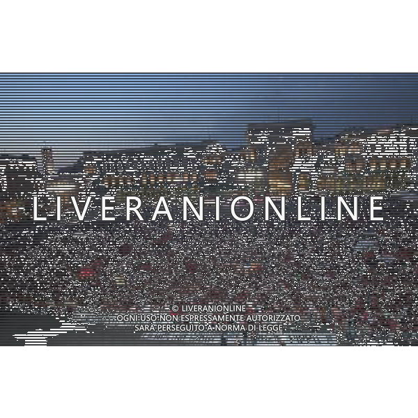 MILANO 24/5/2007 PIAZZA DUOMO FESTA DEL MILAN PER LA VITTORIA IN CHAMPIONS LEAGUE NELLA FOTO I TIFOSI IN PIAZZA DUOMO FOTO ROMANO-FRANKY/AG ALDO LIVERANI