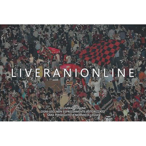 MILANO 24/5/2007 PIAZZA DUOMO FESTA DEL MILAN PER LA VITTORIA IN CHAMPIONS LEAGUE NELLA FOTO I TIFOSI IN PIAZZA DUOMO FOTO ROMANO-FRANKY/AG ALDO LIVERANI