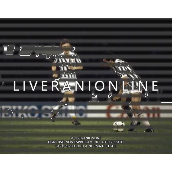 Juventus - Liverpool finale Champions League Stadio Heysel di Bruxelles 29/05/1985 nella foto Michel Platini con Zbigniew Boniek ph archivio agenzia aldo liverani