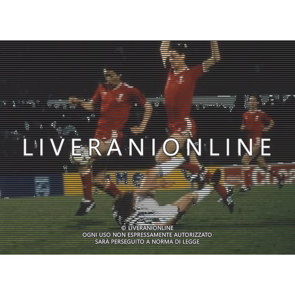 Juventus - Liverpool finale Champions League Stadio Heysel di Bruxelles 29/05/1985 nella foto il fallo del rigore su Zbigniew Boniek ph archivio agenzia aldo liverani