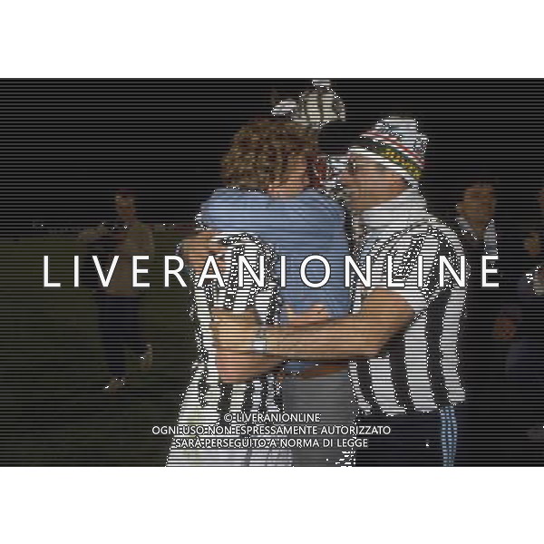 Juventus - Liverpool finale Champions League Stadio Heysel di Bruxelles 29/05/1985 nella foto esultanza festeggiamenti a fine gara di Zbigniew Boniek con i tifosi ph archivio agenzia aldo liverani