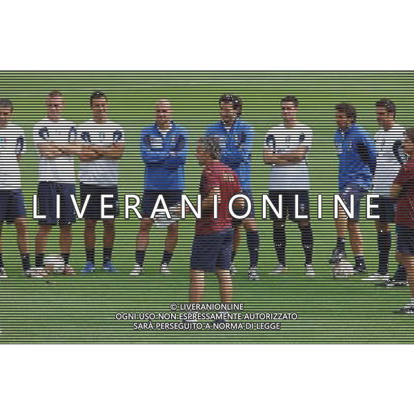 Allenamento Raduno Nazionale Italiana a Coverciano 29.05.2007 Nella Foto: roberto Donadoni parla alla squadra Ag. Aldo Liverani