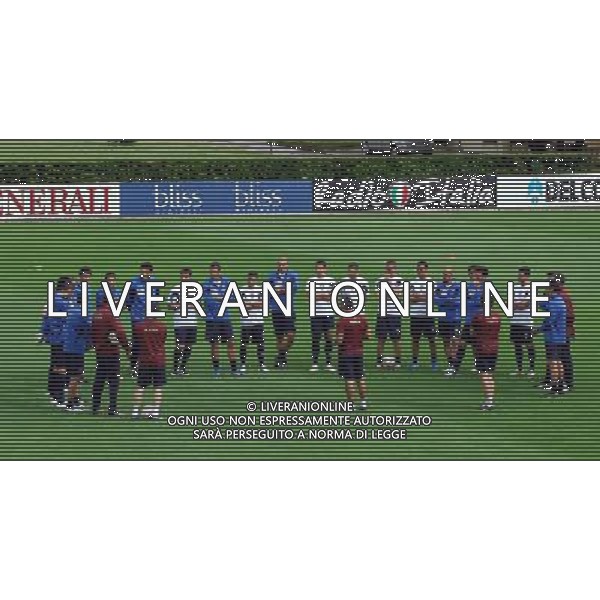 Allenamento Raduno Nazionale Italiana a Coverciano 29.05.2007 Nella Foto: roberto Donadoni parla al gruppo Ag. Aldo Liverani