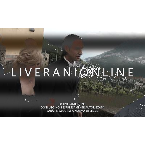 Ravello, 30 Maggio 2007. La madre di Alessandro Nesta accompagna all\'altare il figlio. Alessandro Nesta e Gabriella Pagnozzi, si uniranno in matrimonio oggi nella chiesa delle Grazie a Ravello, si aspettano come invitati i calciatori della nazionale ital