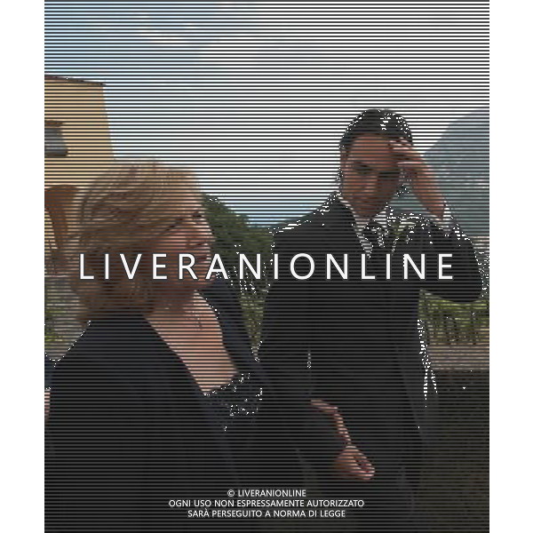 Ravello, 30 Maggio 2007. La madre di Alessandro Nesta accompagna all\'altare il figlio. Alessandro Nesta e Gabriella Pagnozzi, si uniranno in matrimonio oggi nella chiesa delle Grazie a Ravello, si aspettano come invitati i calciatori della nazionale ital