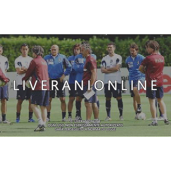 Raduno e Allenamento della Nazionale Italiana a Coverciano-29.05.2007 Nella Foto: roberto Donadoni parla al gruppo Ag. Aldo Liverani