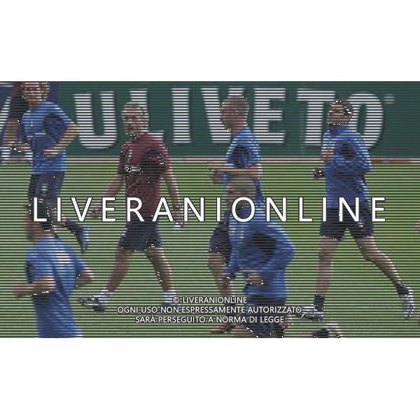 Allenamento della Nazionale Italiana nel centro sportivo Milanello a Cornago 04/06/2007 nella foto roberto donadoni con i giocatori ph andry/ag. aldo liverani