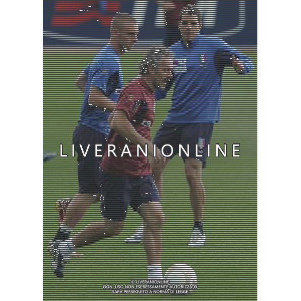 Allenamento della Nazionale Italiana nel centro sportivo Milanello a Cornago 04/06/2007 nella foto roberto donadoni con daniele de rossi e simone perrotta ph andry/ag. aldo liverani