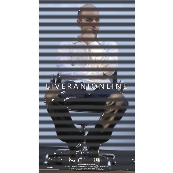 MILANO 19-046-2007 TRIENNALE DELLA BOVISA DI MILANO ANTONIO ALBANESE LEGGE ROBERTO SAVIANO NELLA FOTO ROBERTO SAVIANO FOTO PIER MARCO TACCA/ALDO LIVERANI 