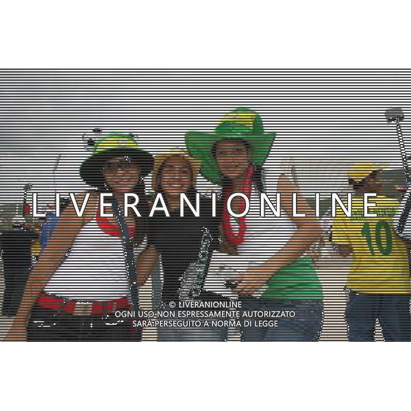 COLORE FOLKLORE AMBIENTE FUORI DAGLI STADI DELLA COPPA AMERICA VENEZUELA 2007 INTERNATIONAL FOOTBALL STADIO PUERTO LA CRUZ 04/07/2007 TIFOSI BRASILIANI PH GPG/AG. ALDO LIVERANI 
