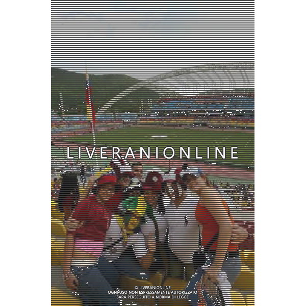 COLORE FOLKLORE AMBIENTE FUORI DAGLI STADI DELLA COPPA AMERICA VENEZUELA 2007 INTERNATIONAL FOOTBALL STADIO PUERTO LA CRUZ 04/07/2007 TIFOSI BRASILIANI E VENEZUELANI ALLO STADIO PH GPG/AG. ALDO LIVERANI 