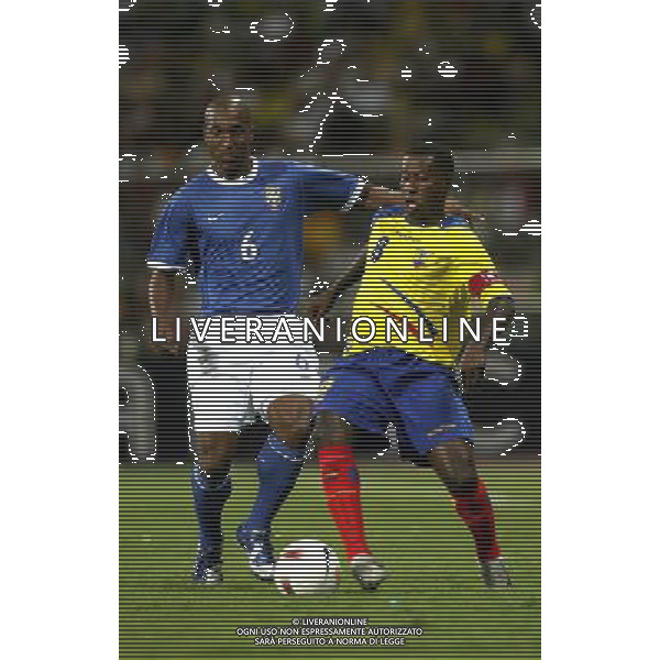 COPPA AMERICA VENEZUELA 2007 INTERNATIONAL FOOTBALL STADIO PUERTO LA CRUZ 04/07/2007 EQUADOR-BRASILE (ECUADOR-BRAZIL Stadium Jose Antonio Anzoategui Puerto La Cruz ) NELLA FOTO MENDEZ E.-ECUADOR / GILBERTO - BRAZIL PH GPG/AG. ALDO LIVERANI 