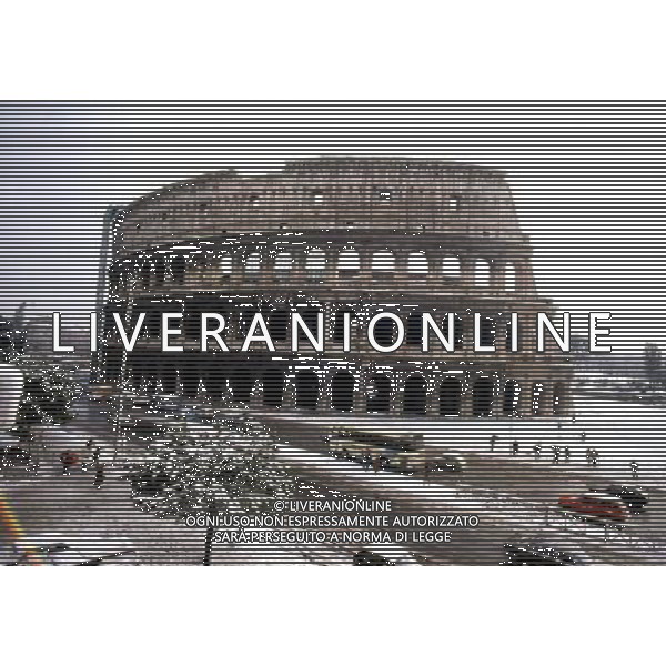 VEDUTA DEL COLOSSEO MONUMENTO DI ROMA ANTICA SOTTO LA NEVE NEL 1986 PH ARCHIVIO AGENZIA ALDO LIVERANI