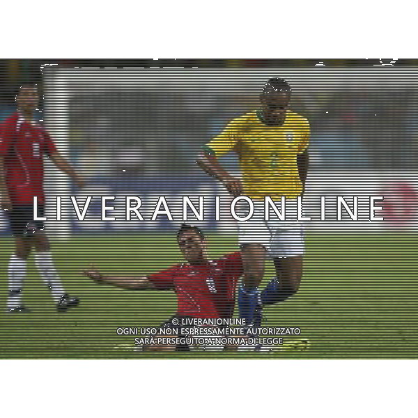 INTERNATIONAL FOOTBALL COPA AMERICA VENEZUELA 2007 BRAZIL-CHILE 6-1 (Stadium J. Antonio Anzoategui Puerto La Cruz ) MAICON ( BRAZIL ) -MARK GONZALEZ (CHILE) ph GPG/ag aldo liverani s.a.s.