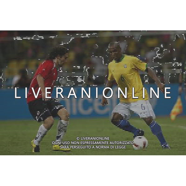 INTERNATIONAL FOOTBALL COPA AMERICA VENEZUELA 2007 BRAZIL-CHILE 6-1 (Stadium J. Antonio Anzoategui Puerto La Cruz ) GILBERTO ( BRAZIL ) -MANUEL ITURRA (CHILE) ph GPG/ag aldo liverani s.a.s.