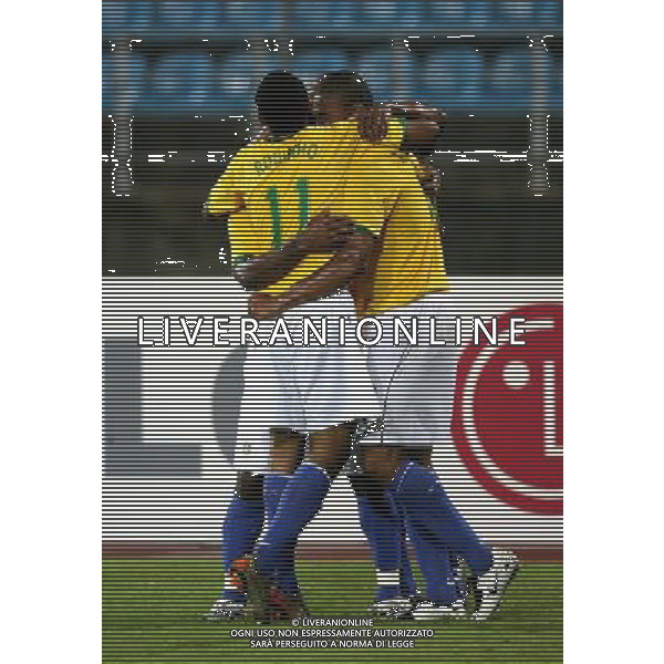 INTERNATIONAL FOOTBALL COPA AMERICA VENEZUELA 2007 BRAZIL-CHILE 6-1 (Stadium J. Antonio Anzoategui Puerto La Cruz ) ROBINHO E JULIO BAPTISTA E VAGNER LOVE FESTEGGIANO IL GOL DEL 2-0 ph GPG/ag aldo liverani s.a.s.
