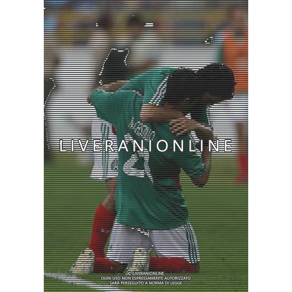 INTERNATIONAL FOOTBALL COPA AMERICA VENEZUELA 2007 MEXICO-PARAGUAY 6-1 ( Stadium Maturin ) NERY CASTILLO AND FAUSTO PINTO (Mex) FESTEGGIANO AL FINALE LA VITTORIA 