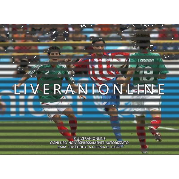 INTERNATIONAL FOOTBALL COPA AMERICA VENEZUELA 2007 MEXICO-PARAGUAY 6-1 ( Stadium Maturin ) JONNY MAGALLON (Mex)_OSCAR CARDOZO (Par) 