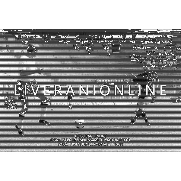 Giovanni Trapattoni Calciatore con la maglia del Milan segna il secondo gol nella partita Milan - Catania (6-1) del 22 maggio 1966 ph archivio Ag. Aldo Liverani Retrospettiva