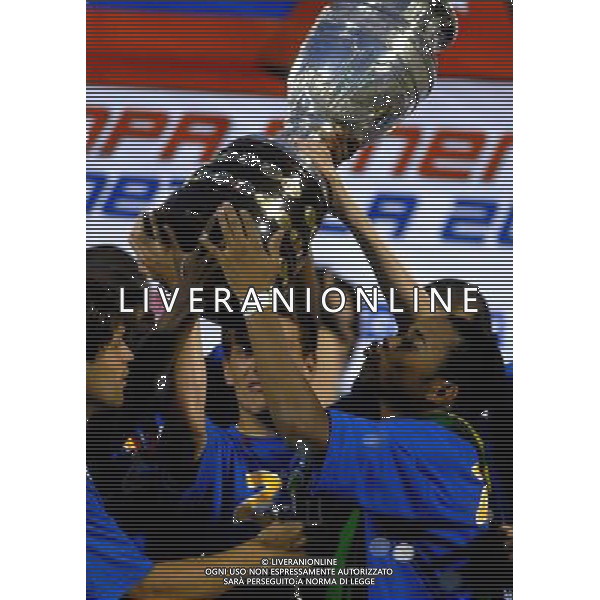 BRASILE-ARGENTINA 3-0 (Stadium Pachencho Romero Maracaibo ) FINALE COPPA AMERICA VENEZUELA 2007 / FINAL MATCH 15/07/2007 NELLA FOTO ESULTANZA DEI GIOCATORI BRASILIANI CHE FESTAGGIANO LA VITTORIA DEL TROFEO CON LA COPPA (DIEGO-ELANO-ROBINHO) PH GPG/AG. ALDO LIVERANI ONLY ITALY 