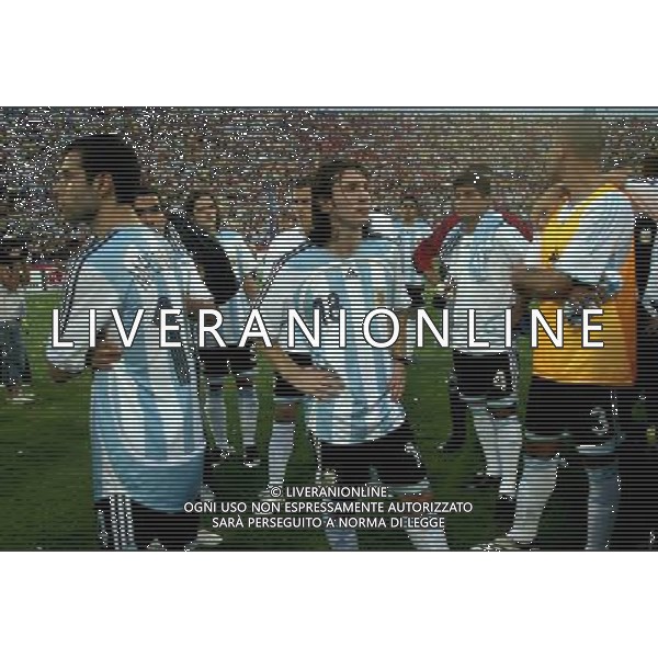 BRASILE-ARGENTINA 3-0 (Stadium Pachencho Romero Maracaibo ) FINALE COPPA AMERICA VENEZUELA 2007 / FINAL MATCH 15/07/2007 NELLA FOTO LA DELUSIONE DEI GIOCATORI ARGENTINI (DECEPTION ARGENTINA PLAYERS AT THE END JAVIER MASCHERANO - LEO MESSI) PH GPG/AG. ALDO LIVERANI ONLY ITALY 