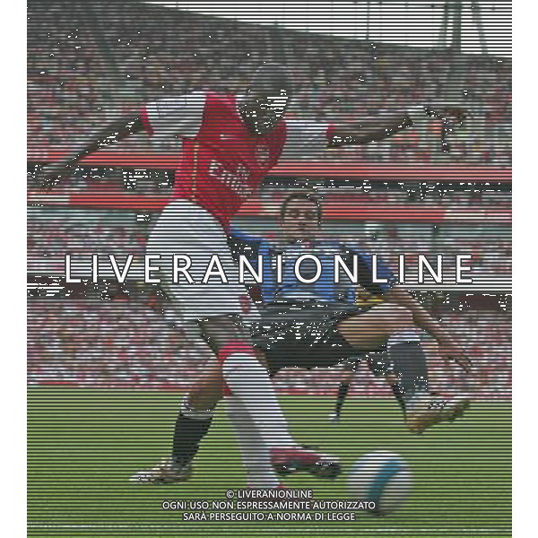Emmanuel Eboue gets past Cristian Chivu as he challenges to prevent the cross , Arsenal v Inter Milan , Emirates Cup, The Emirates Stadium, London, Date 280707, Picture by Ian Kington mobile 07884001265, (IPS PHOTO AGENCY) - 21 Delisle road - London SE28 0JD- tel: 020 88 55 1 008 - fax: 020 88 55 1037 - ISDN: 020 88 55 1039 English Premier and Football League images are only to be used in an editorial context, images are not allowed to be published on another internet site unless a licence has been obtained from DataCo Ltd +44 207 864 9121.AG ALDO LIVERANI